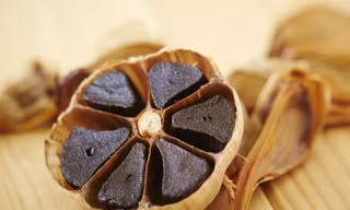 Tỏi đen có tác dụng ‘thần kỳ’ nhưng những người sau nếu ăn sẽ rước thêm bệnh vào thân