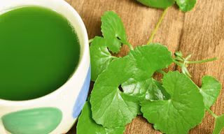 Những sai lầm khi uống nước rau má giải nhiệt, bổ đâu không thấy, chỉ toàn rước bệnh vào người