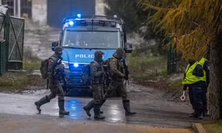 Lực lượng an ninh Ba Lan điều tra vụ việc. Ảnh: AFP