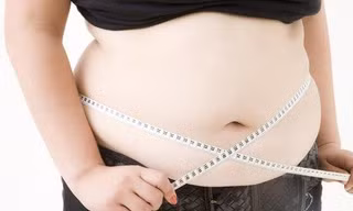 Những thói quen ăn uống cần tránh để vòng bụng không 'xổ ra bèo nhèo'