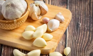 Tỏi ‘cực tốt’ nhưng khi kết hợp với những thực phẩm này lại thành ‘cực độc’