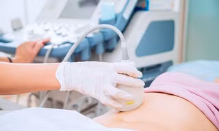 Cảnh báo căn bệnh nguy hiểm mắc do thức ăn đường phố, gỏi sống, nem chua