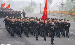 Ngắm những 'bóng hồng' của lực lượng CSCĐ luyện tập diễu binh, diễu hành