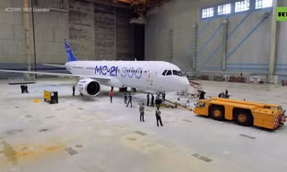 Xem phản lực MC-21-300 'biến hình' với lớp sơn mới