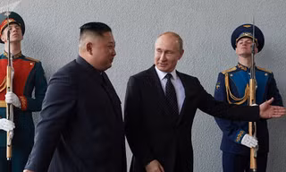 Nhà lãnh đạo Kim Jong Un gặp Tổng thống Nga Vladimir Putin tại Vladivostok, Nga. Ảnh: Sputnik