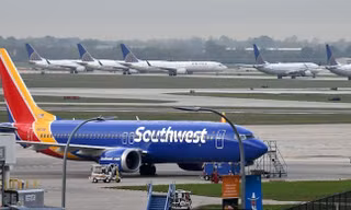 Lý do khách hỗn loạn, Southwest Airlines hoãn gần 1.380 chuyến bay 