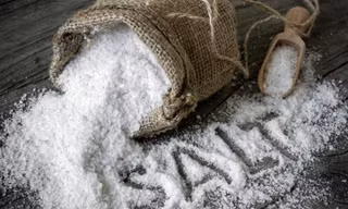 Những tác hại cực nguy hiểm khi cơ thể bị thừa muối