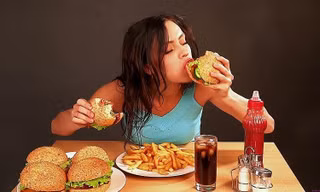 Những thói quen ăn uống ‘phá nát’ dạ dày, nhiều người Việt thường mắc phải