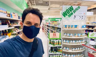 Nhạc trưởng người Pháp Olivier Ochanine.