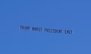 Ông Trump bị cư dân Florida chế nhạo ngay tại tư dinh