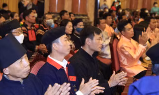 Gặp mặt nghệ nhân có nhiều đóng góp bảo tồn văn hóa các dân tộc thiểu số