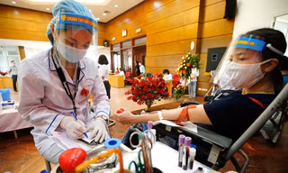 Báo Tiền Phong hiến máu hưởng ứng Thư kêu gọi của Tổng Bí thư, Chủ tịch nước