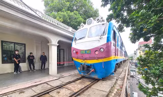 Hàng nghìn đầu máy, toa tàu 'hết đát' được dùng tới năm 2030