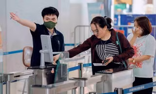 Từ ngày mai khách được dùng giấy tờ điện tử đi máy bay 