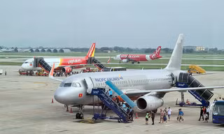 Chưa đến Tết đã hết vé máy bay giá 'mềm', khách đổ xô đi tàu hỏa