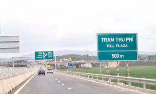 Chờ Quốc hội quyết định việc thu phí cao tốc đầu tư công 
