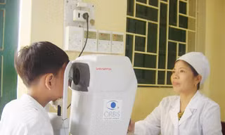 Kiểm tra tật khúc xạ cho học sinh