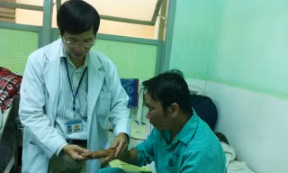 Hút ngày hai gói thuốc lá = mất chân
