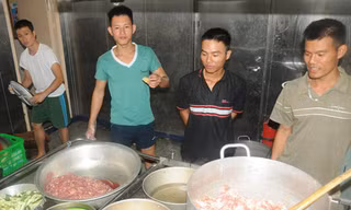 Những 'anh nuôi' trên tàu ra Trường Sa