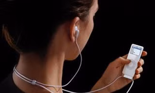 Nhạc bật quá to có thể gây điếc?