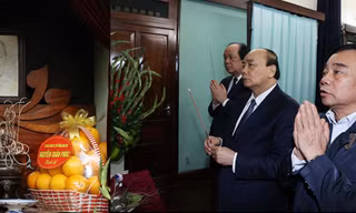 Thủ tướng Nguyễn Xuân Phúc dâng hương tưởng niệm Bác Hồ