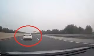 Tài xế suýt gặp họa vì ôtô dừng giữa cao tốc Hà Nội - Hải Phòng