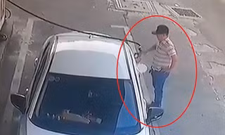 Tài xế ôtô vào đổ xăng rồi quỵt tiền