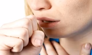 Cô gái gãy 10 xương sườn sau cơn ho chỉ vì thói quen hàng ngày