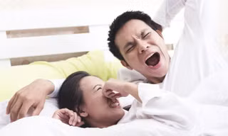 Tại sao bạn bị hôi miệng vào buổi sáng?