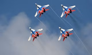 Cận cảnh tiêm kích ‘quái vật’ MiG-29 nhào lộn trên không