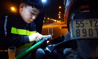 Đội cứu hộ xuyên đêm trên quốc lộ