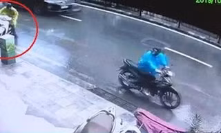 Cảnh trộm bẻ khóa xe SH chưa đến 20 giây ở Hà Nội 