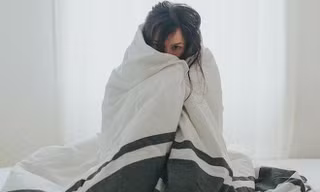 Luôn thấy lạnh hơn người khác, bạn có thể đang mắc bệnh