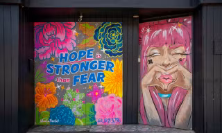 Với nghệ thuật Graffiti, những tòa nhà ảm đảm giữa dịch COVID-19 đã “sống dậy“
