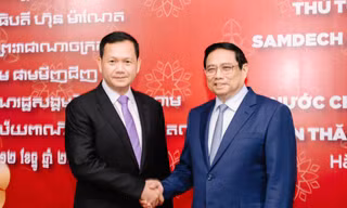 Thủ tướng Việt Nam và Campuchia giao lưu với sinh viên trường ĐH Ngoại thương