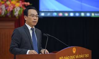 Thứ trưởng Bộ GD - ĐT Hoàng Minh Sơn.
