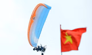 Khai mạc Dù lượn 'bay trên đỉnh núi Putaleng'