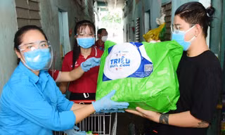 ‘Triệu bữa cơm 2021’ đến với các tỉnh thành bị ảnh hưởng bởi COVID-19