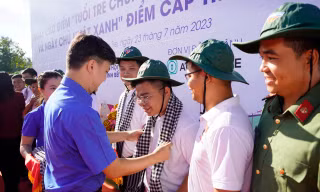 T.Ư Đoàn ra quân ngày cao điểm ‘Tình nguyện chung tay xây dựng nông thôn mới’ tại Bến Tre