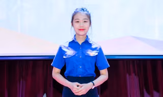 Nữ đoàn viên 'gây sốt' vì tình nguyện nhập ngũ