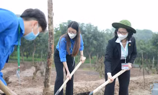 Sinh viên Nông nghiệp hưởng ứng ‘Tết trồng cây’ xuân Nhâm Dần 2022