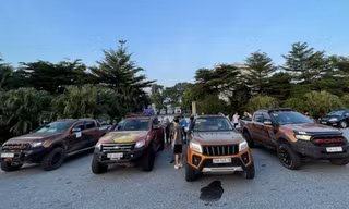 Dàn xe bán tải chở 22 tấn rau quả đến khu cách ly, "bếp ăn 0 đồng"