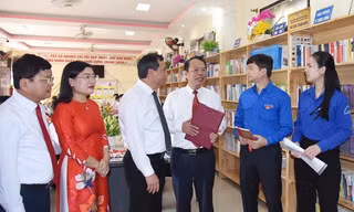 Chủ tịch T.Ư Hội Sinh viên Việt Nam dự Lễ khai giảng năm học mới tại Hà Tĩnh 