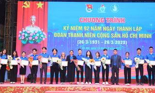 Trường ĐH Mở Hà Nội tuyên dương 45 cán bộ Đoàn tiêu biểu, có đóng góp tích cực cho phong trào Đoàn 