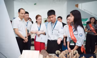 Học sinh THPT Hà Nội sáng tạo vì một hành tinh xanh
