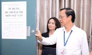 Thứ trưởng Phạm Ngọc Thưởng kiểm tra chuẩn bị thi tốt nghiệp THPT tại Vĩnh Phúc