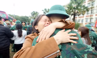 Hà Nội: Tân binh hăng hái lên đường nhập ngũ