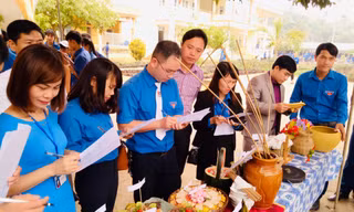 Người thầy 13 năm truyền lửa học tập cho học sinh ở Hoà Bình