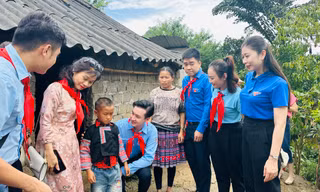 Tuổi trẻ Thủ đô trao tặng 2 ngôi nhà Khăn quàng đỏ cho tỉnh Sơn La