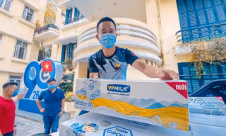 Những chuyến xe “Hà Nội nghĩa tình” gửi hàng vào tâm dịch
